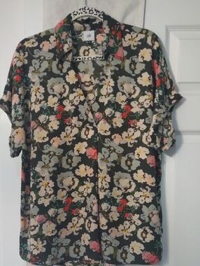 cabi Olive Green Floral Short Sleeve Button-Down Shirt